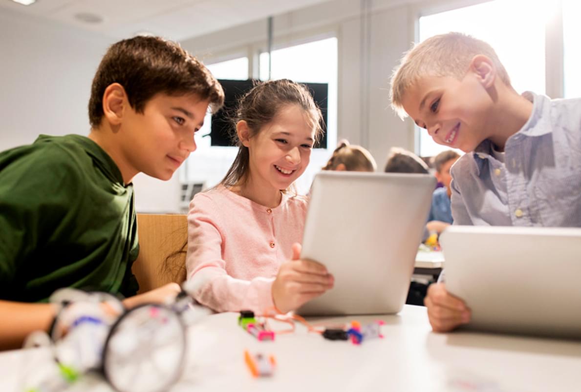 Діти у навчальному центрі НУМ